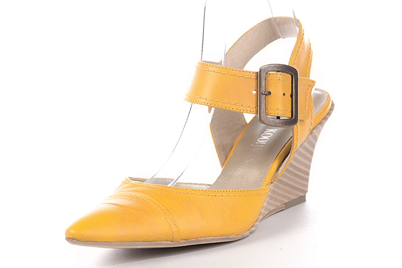 Mustard yellow women's open back shoes, with an instep strap. Tapered toe. Medium wedge heels. Front view - Florence KOOIJMAN